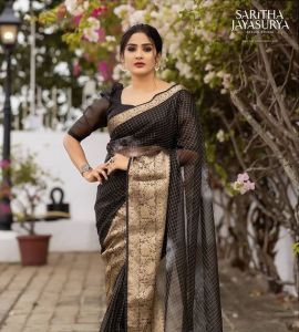 aditi-ravi-photos-in-saree-hd-003