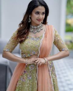 aditi-ravi-wearing-lehenga-in-kahani-clothes-photos-001
