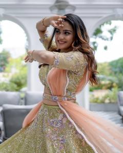 aditi-ravi-wearing-lehenga-in-kahani-clothes-photos