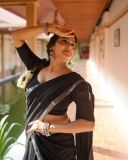 actress-aditi-ravi-new-photos-in-black-colour-dhavani-with-silver-border-2