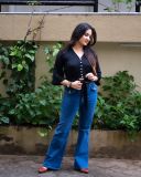 actress-aditi-ravi-new-photos-in-blue-jeans-and-black-top-outfit-324