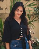 actress-aditi-ravi-new-photos-in-blue-jeans-and-black-top-outfit-832
