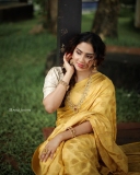 aditi-ravi-new-photos-in-golden-saree-latest-001