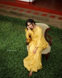 aditi-ravi-new-photos-in-golden-saree-latest-003