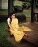 aditi-ravi-new-photos-in-golden-saree-latest-004