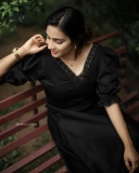 aditi-ravi-photos-in-black-long-dress-004