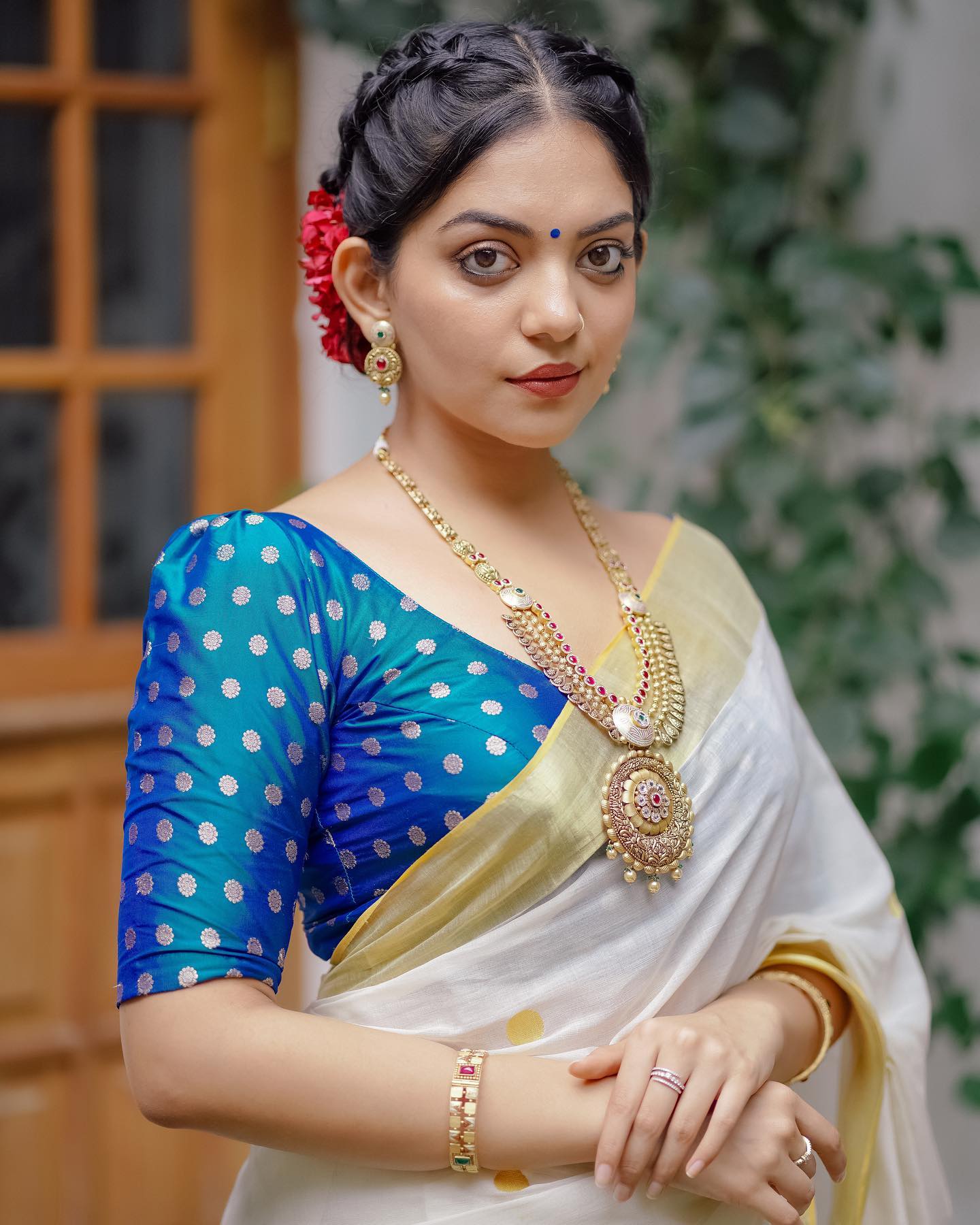 Ahaana-Krishna-onam-2022-photos-in-kerala-saree-look