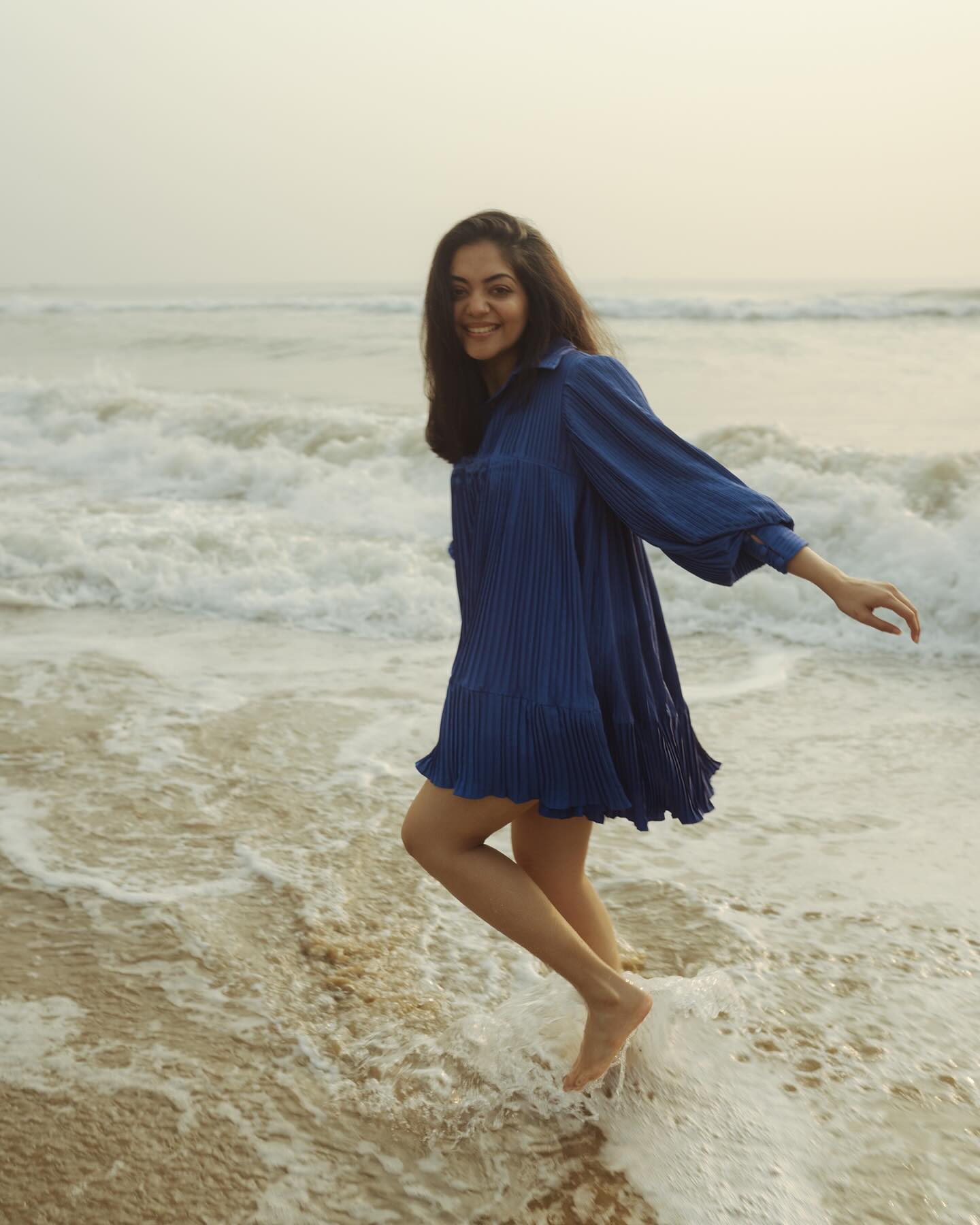ahaana-krishna-in-beach-photoshoot-004