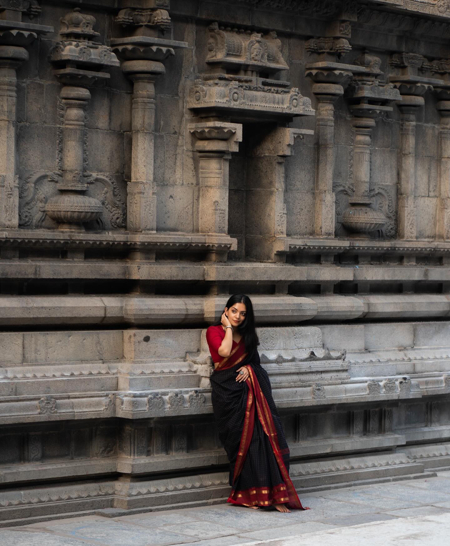 ahaana-krishna-in-black-saree-with-maroon-blouse-photos-002