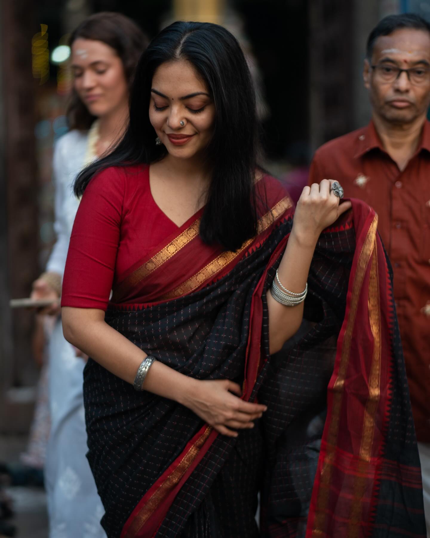 ahaana-krishna-in-black-saree-with-maroon-blouse-photos-003