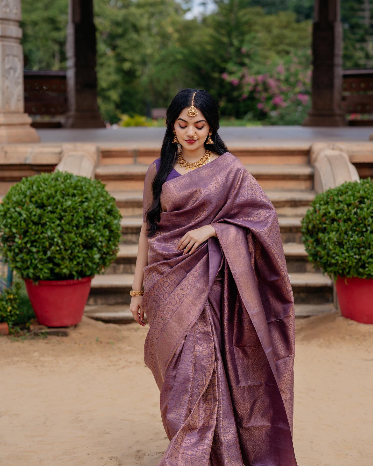 ahaana-krishna-in-thamburatti-style-saree-look-images-004