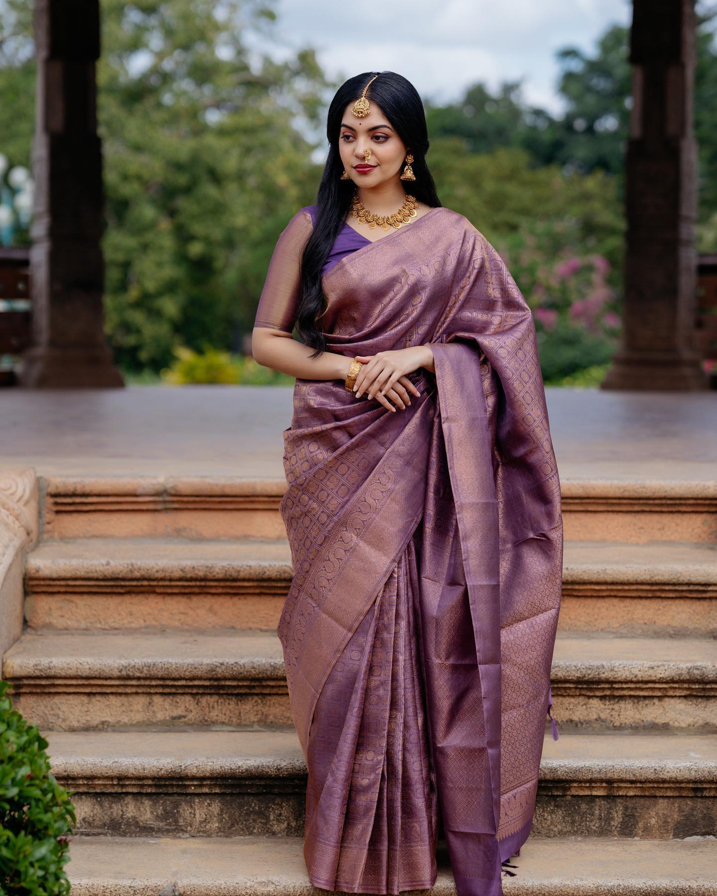 ahaana-krishna-in-thamburatti-style-saree-look-images-006