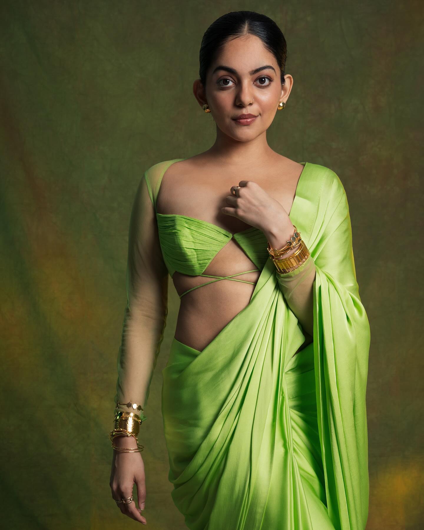 ahaana-krishna-latest-photos-in-green-saree-by-KALAAKAARI-003