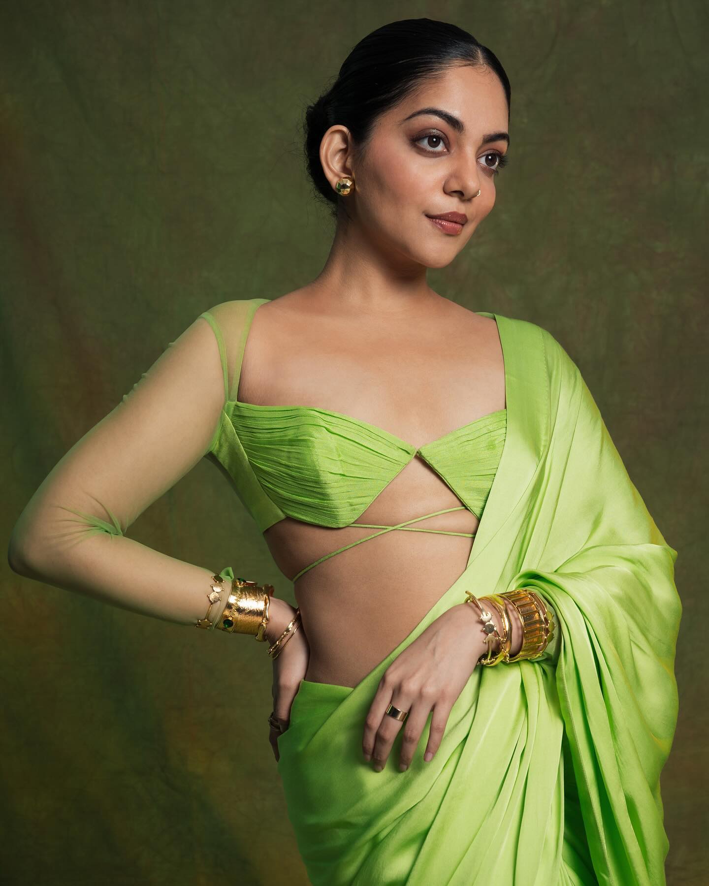 ahaana-krishna-latest-photos-in-green-saree-by-KALAAKAARI-007