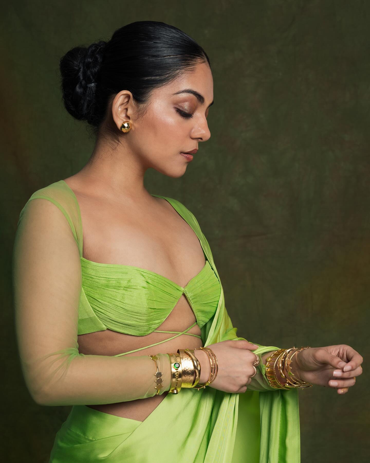 ahaana-krishna-latest-photos-in-green-saree-by-KALAAKAARI