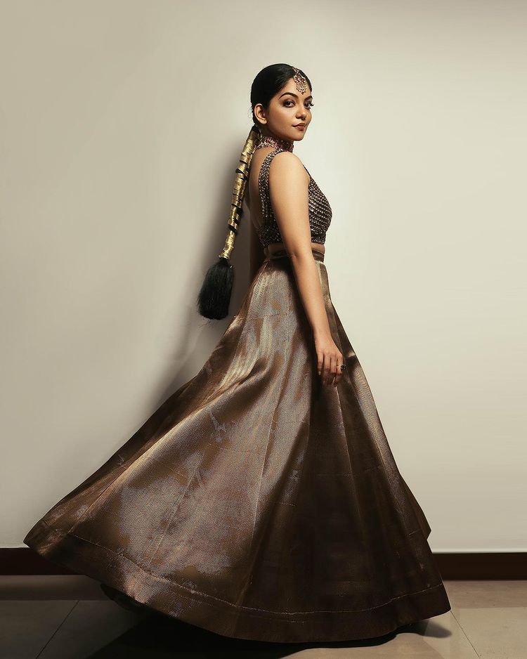 ahana-krishnakumar-new-photoshoot-in-party-wear-dress-001