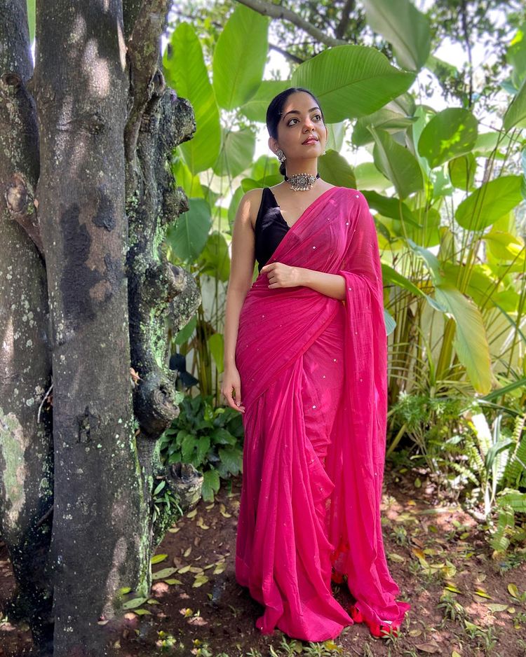 ahana-krishnakumar-new-photoshoot-in-party-wear-dress-005