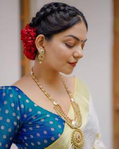Ahaana-Krishna-onam-2022-photos-in-kerala-saree-look-006