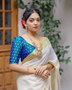 Ahaana-Krishna-onam-2022-photos-in-kerala-saree-look-007