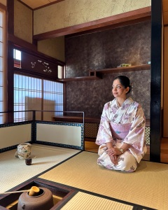 ahaana-in-japan-ladies-kimono-dress-photos