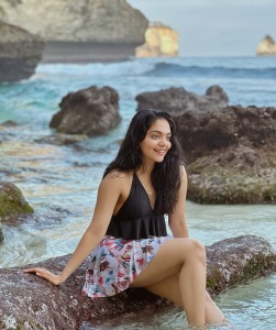 ahaana-krishna-in-beach-dress-photos-latest-005