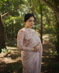 ahaana-krishna-in-christian-wedding-saree-by-Indras-005