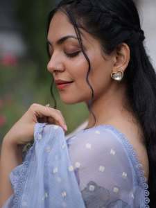 ahaana-krishna-in-cotton-saree-with-blouse-designs-photos-007