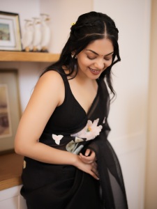 ahaana-krishna-in-glass-tissue-saree-in-a-black-shade-photos-003