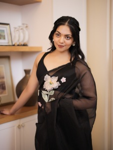 ahaana-krishna-in-glass-tissue-saree-in-a-black-shade-photos-005