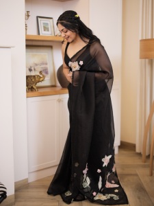 ahaana-krishna-in-glass-tissue-saree-in-a-black-shade-photos-009