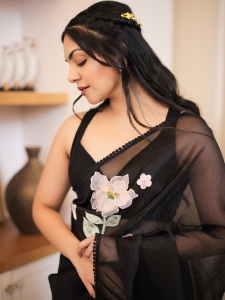 ahaana-krishna-in-glass-tissue-saree-in-a-black-shade-photos-010