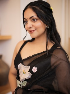 ahaana-krishna-in-glass-tissue-saree-in-a-black-shade-photos-012