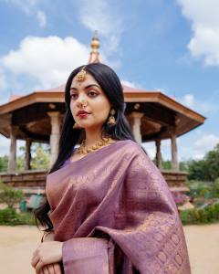 ahaana-krishna-in-thamburatti-style-saree-look-images-005