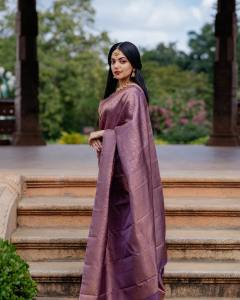 ahaana-krishna-in-thamburatti-style-saree-look-images-008