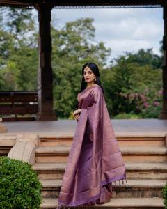 ahaana-krishna-in-thamburatti-style-saree-look-images-009
