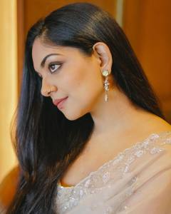 ahaana-krishna-in-white-net-saree-images-010