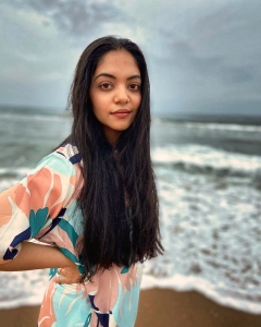 ahaana-krishna-latest-pics-in-beach-photos-02-003