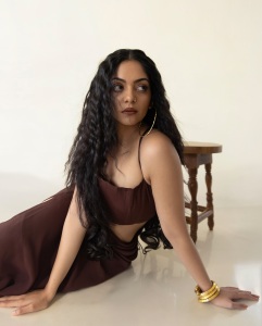 ahaana-krishnakumar-in-coffee-brown-dress-photos-001