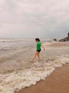 ahaana-krishnakumar-in-varkala-beach-photos