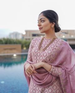 ahana-in-churidar-images-latest-004