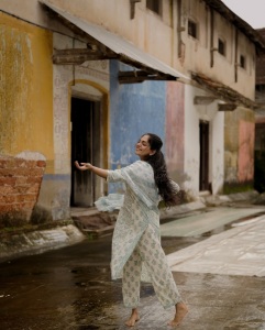 ahana-in-simple-cotton-churidar-photos-001