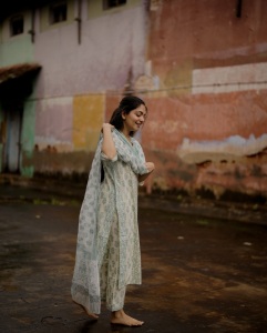 ahana-in-simple-cotton-churidar-photos-006