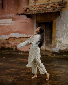 ahana-in-simple-cotton-churidar-photos-008