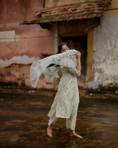 ahana-in-simple-cotton-churidar-photos-009