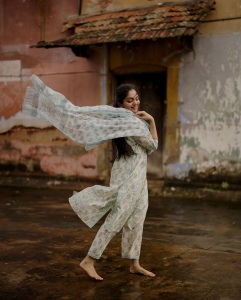 ahana-in-simple-cotton-churidar-photos-010