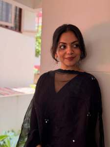 ahana-krishna-in-full-black-churidar-styling-pics-002
