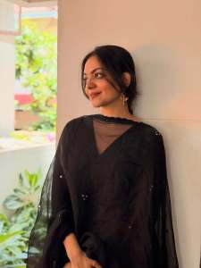 ahana-krishna-in-full-black-churidar-styling-pics