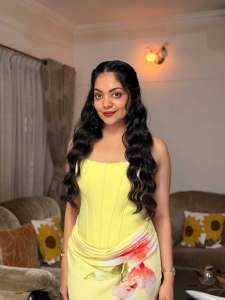 ahana-krishna-in-yellow-body-fit-gown-dress-photo-004