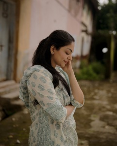 ahana-krishna-kumar-in-simple-churidar-set-photos-001