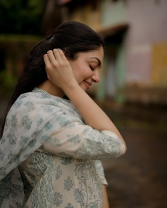 ahana-krishna-kumar-in-simple-churidar-set-photos-003